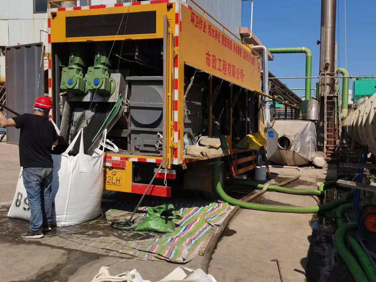 公坡镇淤泥压干处理